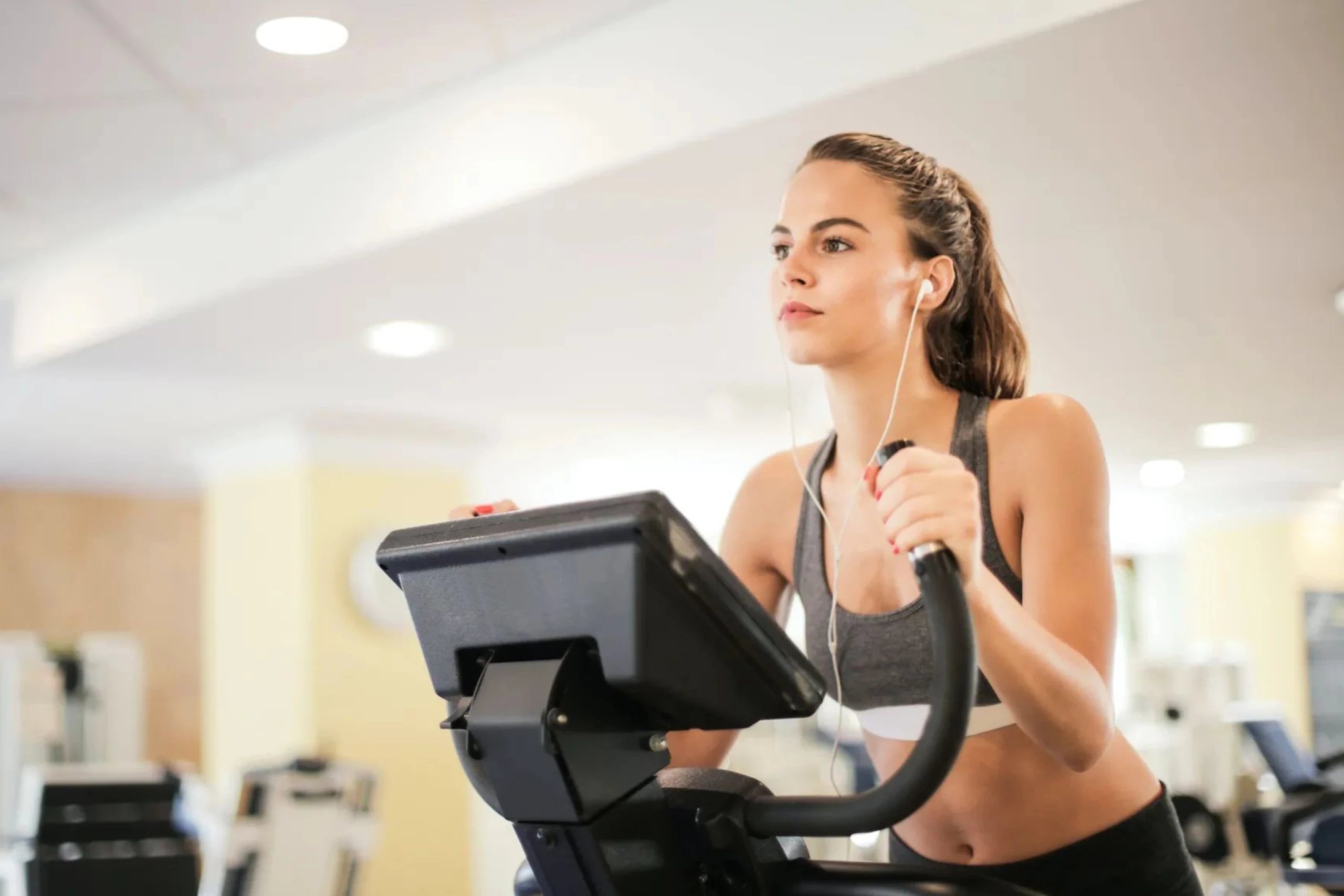 Sport santé, fitness et bien-être avec BlackTide, le coaching sportif unique d’Elisa Sanchez à Sathonay (Camp & Village)